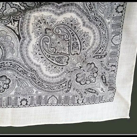 Large Wool Scarf Black White Jacobean Paisley, 70s Vintage Old Money Core - Picture 6 of 16